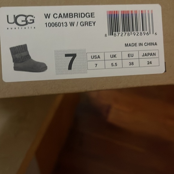 UGG Cambridge size 7 Grey Gently worn - Picture 4 of 4